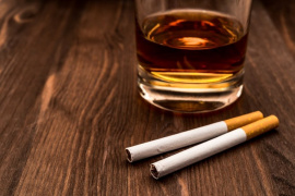 Сколько жители России тратят на алкоголь и табак?